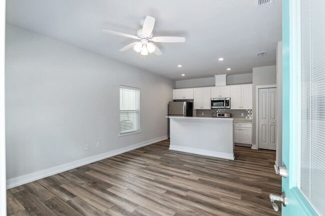 Building Photo - 3/3 NEAR UF FOR FALL 2026!