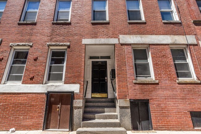 Building Photo - 198 Salem St