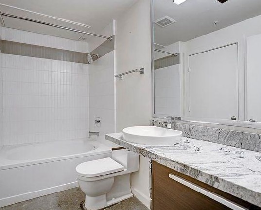 Building Photo - 2000 Bagby-115.17