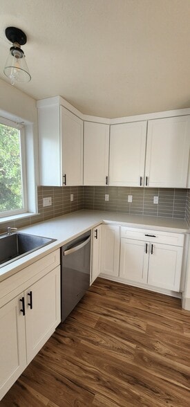 Building Photo - 1008 SE Sherrett St