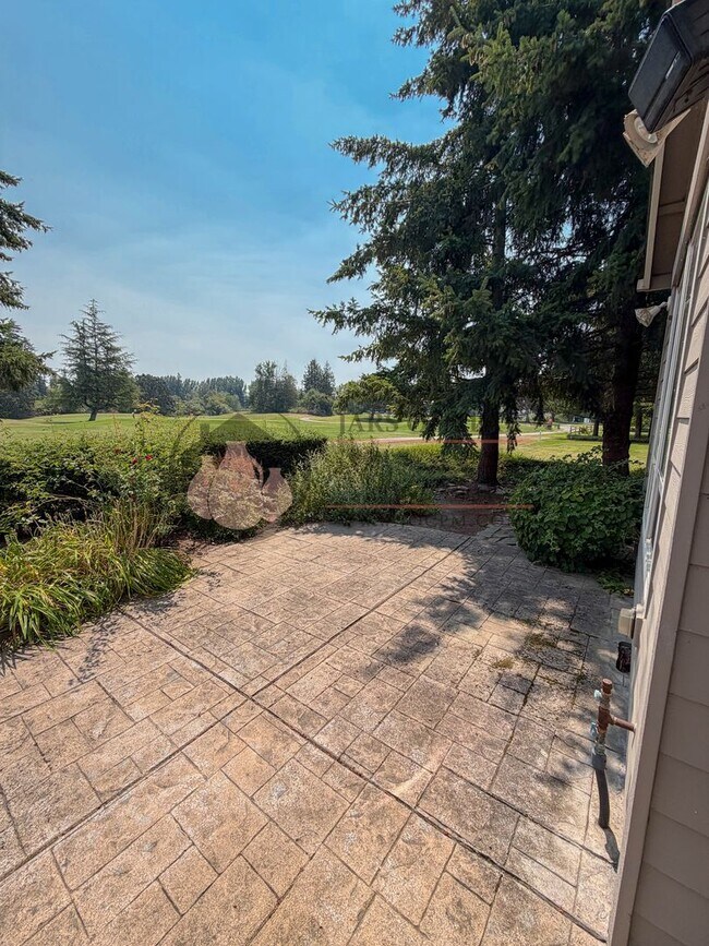 Building Photo - Luxurious Woodburn Residence | Main-Floor Primary Suite & Butler's Pantry
