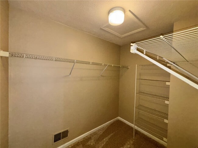 Building Photo - 16 Walnut Cir