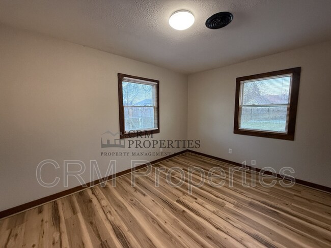 Building Photo - 805 Miami Blvd