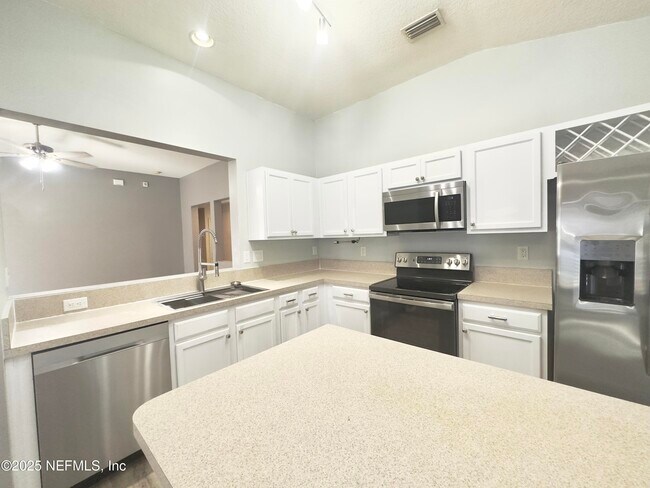 Building Photo - 204 Candlebark Dr