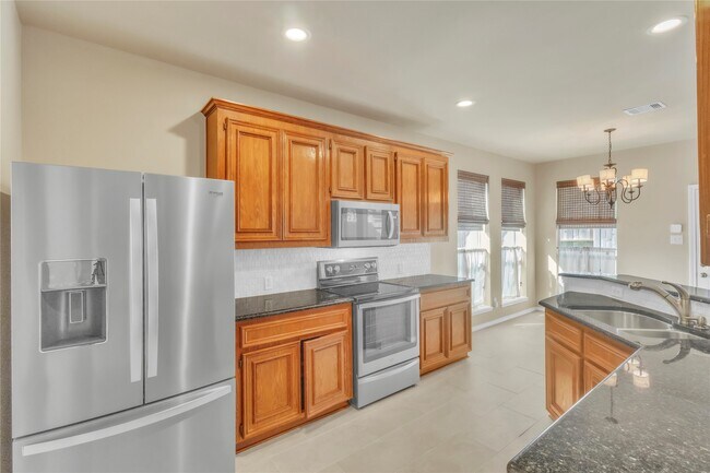 Building Photo - 2803 Lakecrest Way Dr