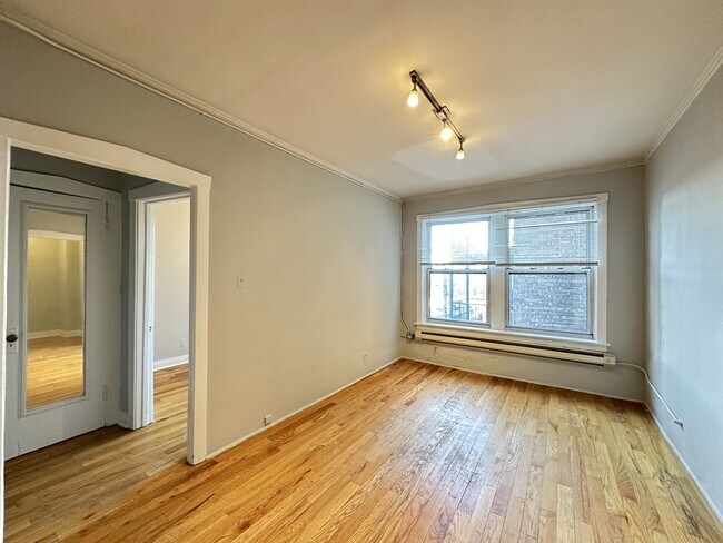 Building Photo - 457 W Melrose St