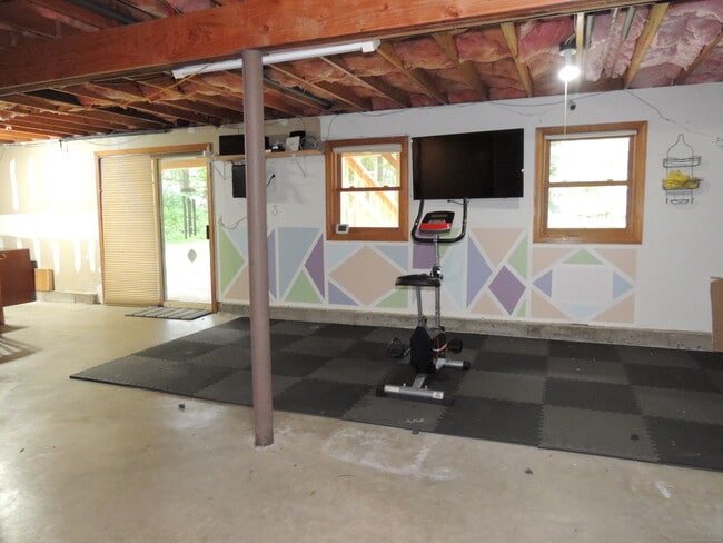 Building Photo - 12 Cardinal Ln