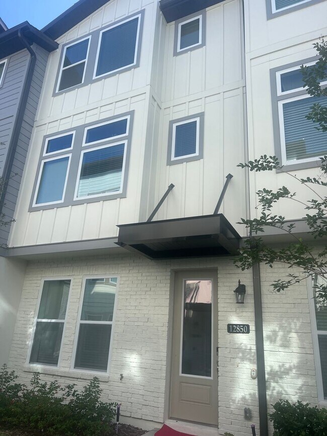 Building Photo - 12850 Gabor Ave