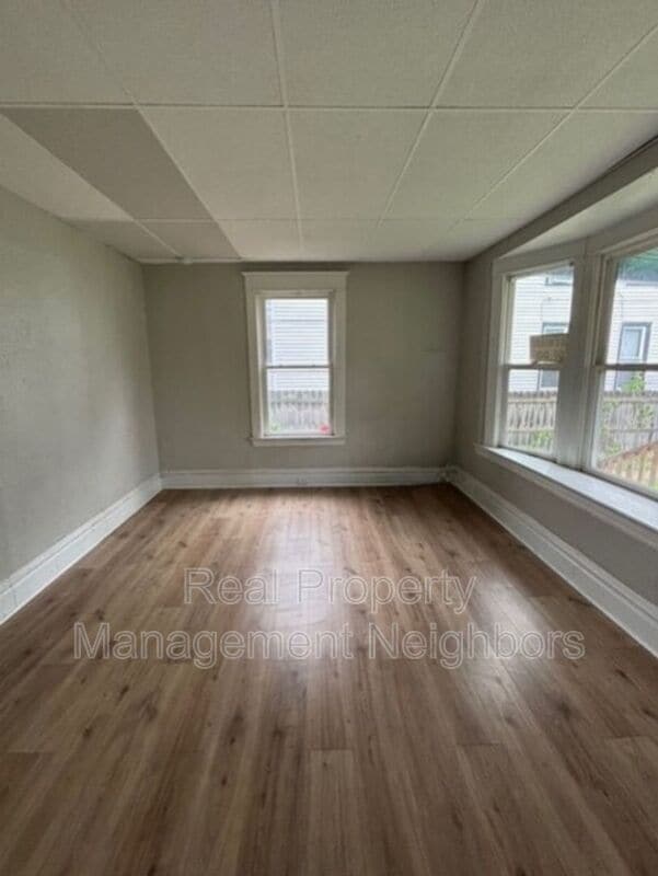 Building Photo - 451 Graham St SW