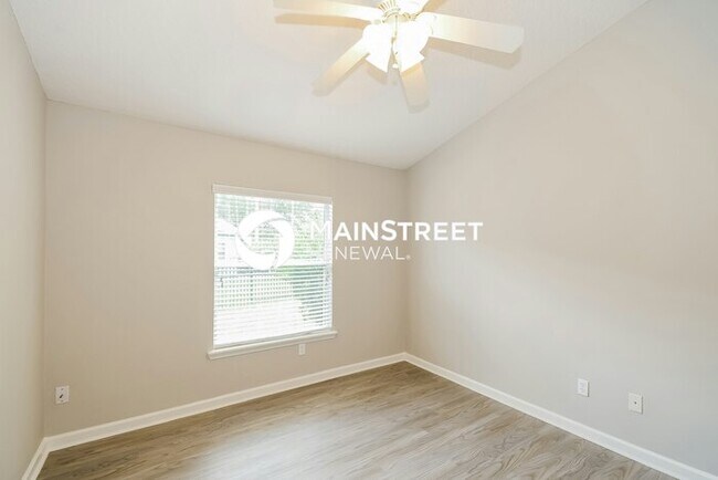Building Photo - 3 Bedroom Pet-Friendly Home in Jacksonville, FL with Main Street Renewal