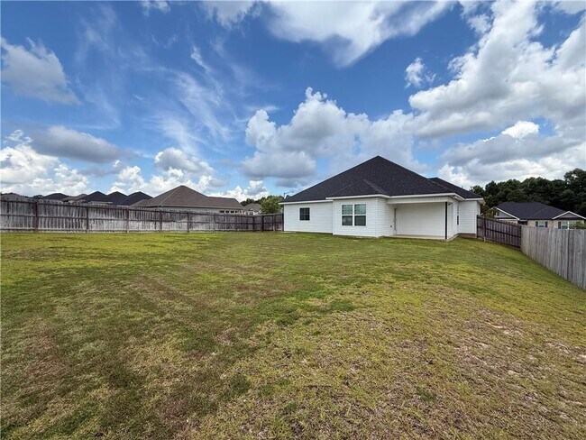 Building Photo - 231 Creek Ridge Dr