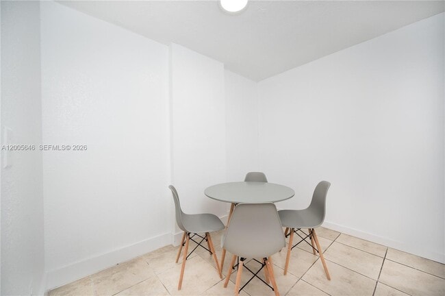 Building Photo - 500 NE 26th St