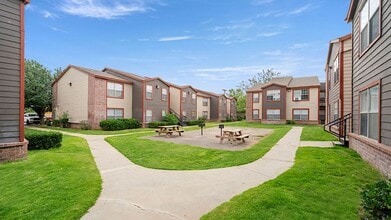 Building Photo - 1200 E Broadway St