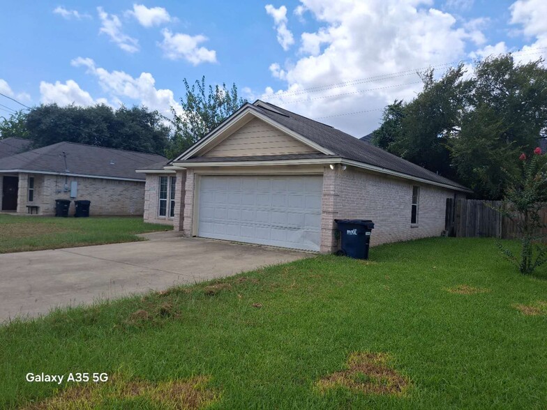 Building Photo - 129 Richards St