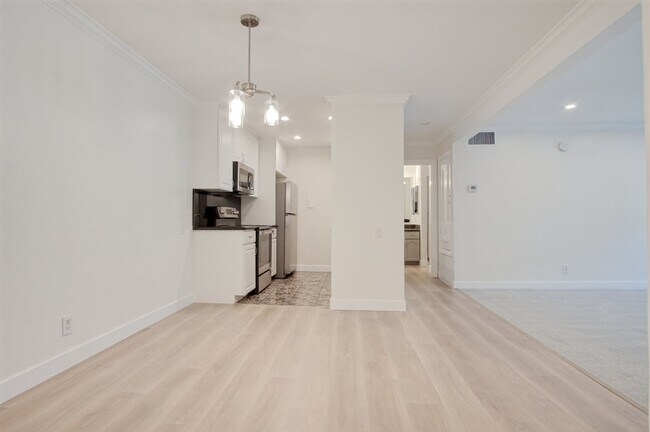 Building Photo - 5460 White Oak Ave