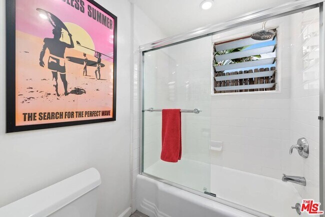 Building Photo - 1400 Hayworth Ave