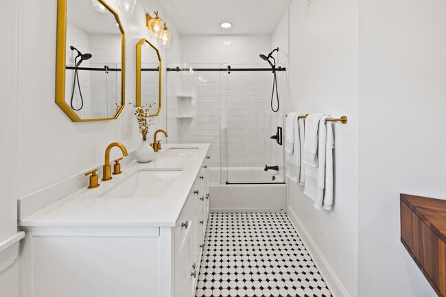 Building Photo - 2207 Lombard St