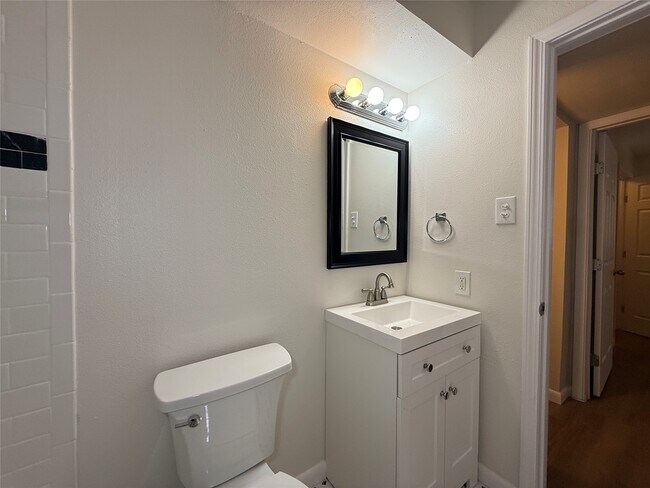 Building Photo - 1530 Heights Blvd