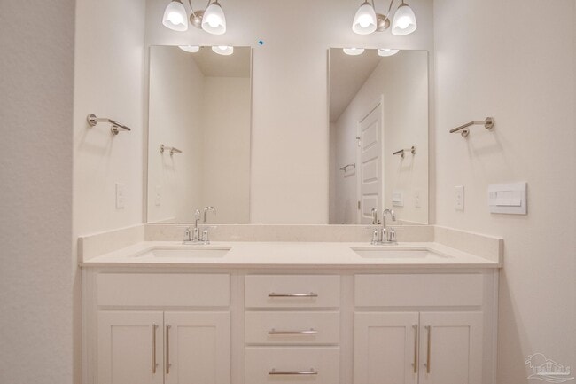 Building Photo - 2495 Cliff Hollow Cir