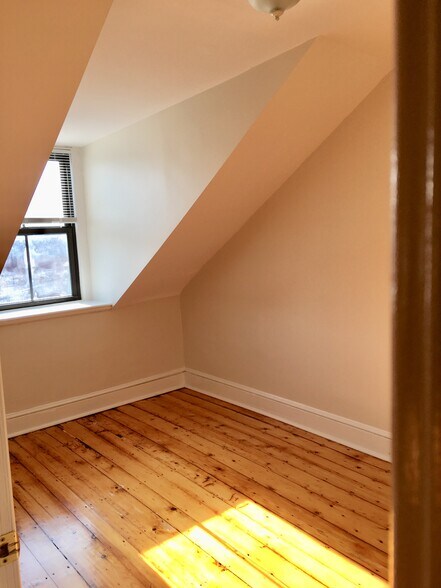 Building Photo - 614 Massachusetts Ave