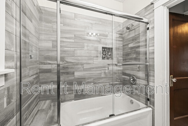 Building Photo - 2816 N 19th Ave