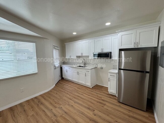 Building Photo - 5762 Cedar Ave