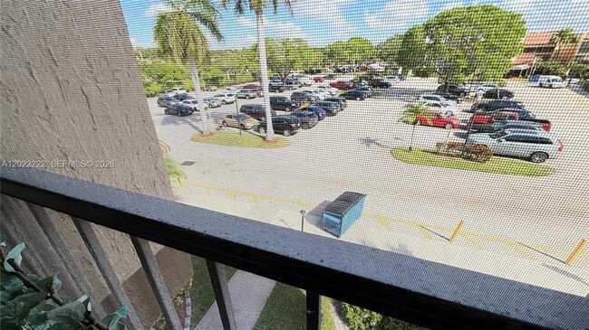 Building Photo - 240 Lakeview Dr