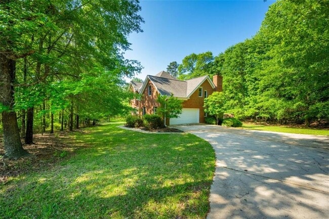Building Photo - 219 Deerhill Dr