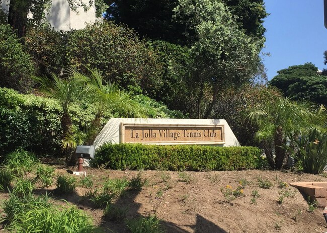Building Photo - 4044 La Jolla Village Dr
