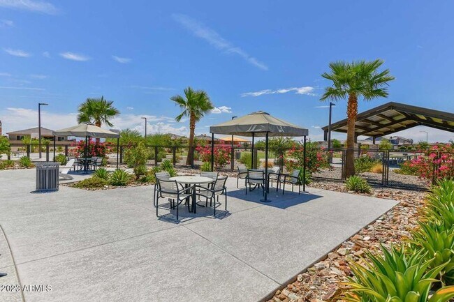 Building Photo - Charming Newer 3 Bed 2 Bath Single Level H...