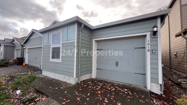 Building Photo - 1016 S View Dr