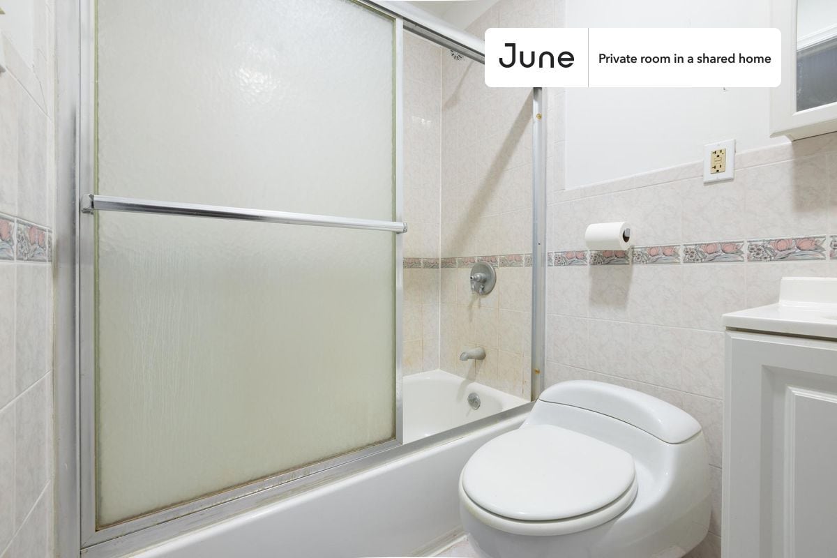 Building Photo - Room in Shared 4 bed/3 bath home