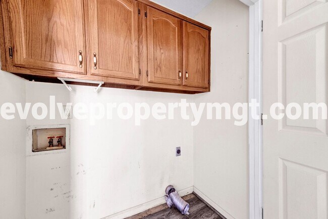Building Photo - 6843 Maury Dr