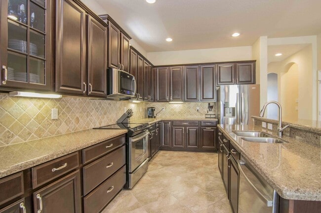 Building Photo - 4 Bed / 3 Bath Home near Macdill AFB