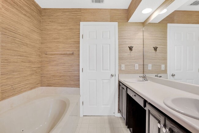 Building Photo - 3 bedroom 2.5 bath townhome in Carriage Square @ Morgan Pines