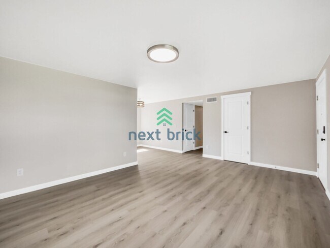Building Photo - Beautiful 3 beds, 1 bath Single Family Home is available for Rent in Renton!