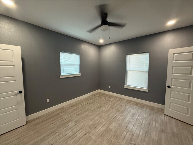Building Photo - 9815 Garcroft St