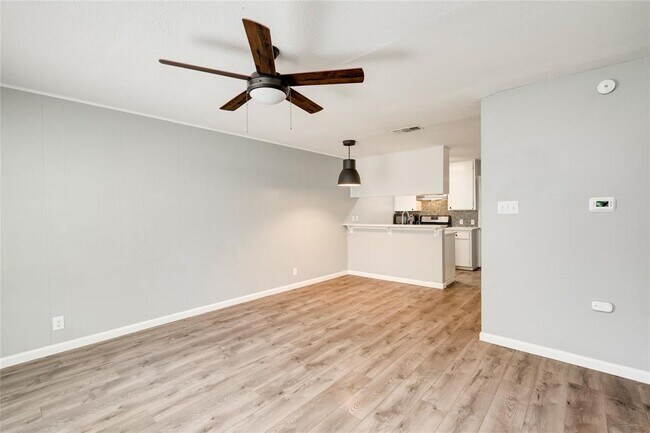 Building Photo - 838 N Meadows Dr