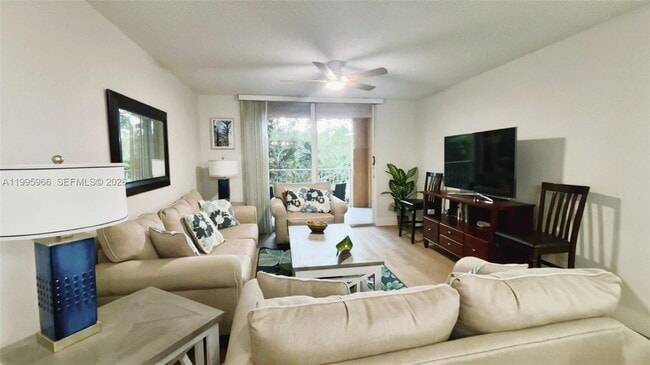 Building Photo - 19801 E Country Club Dr