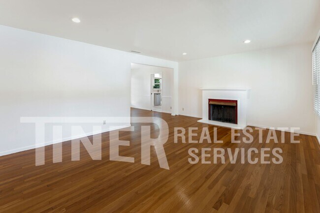 Building Photo - 541 Sandburg Dr