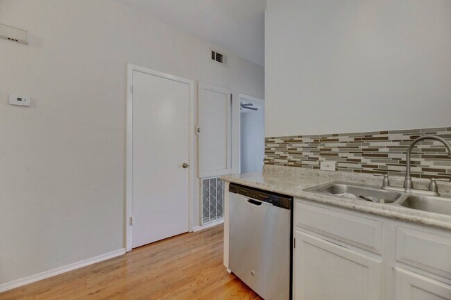 Building Photo - 2801 Rio Grande St