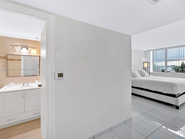 Building Photo - 3140 S Ocean Dr