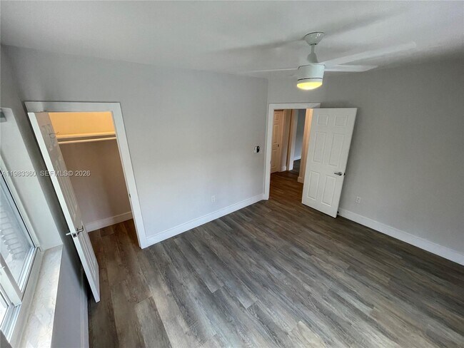 Building Photo - 125 Edgewater Dr