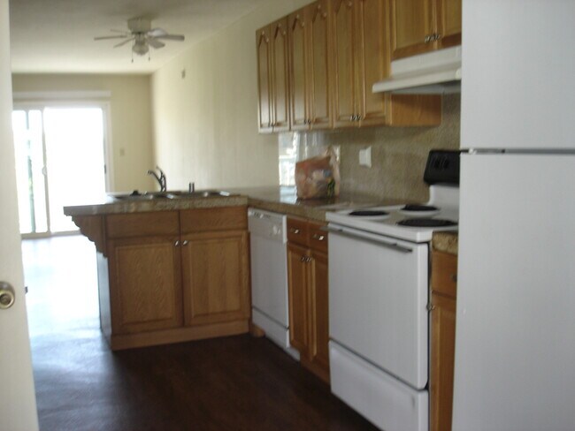 Building Photo - 1111 Seacoast Dr