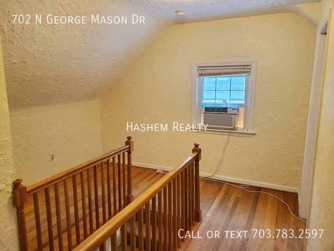 Building Photo - 702 N George Mason Dr