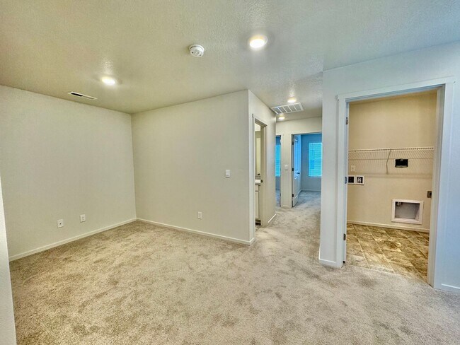 Building Photo - FREE RENT!! NEARLY NEW  HOME IN EZ LIVING ...