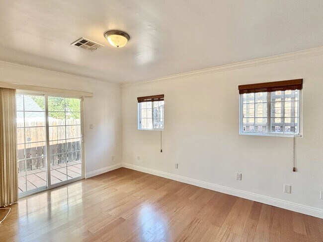 Building Photo - Serene 3bed /2 Bath Craftsman in Heart of ...