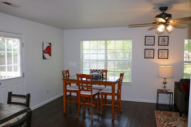 Building Photo - 596 W Moan Pl