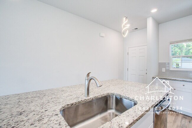Building Photo - 347 Matuskovic Dr