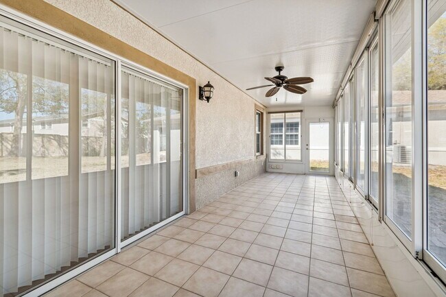 Building Photo - 2011 Villa Sites Dr